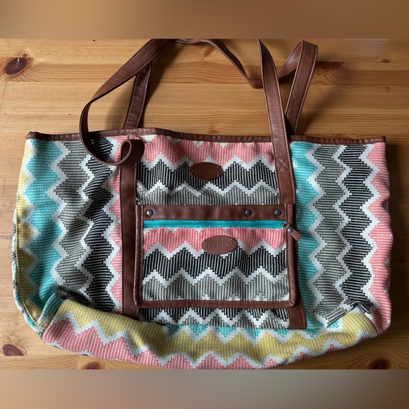 Volcom multicoloured Chevron Tote Bag with detachable wallet - Picture 1 of 12